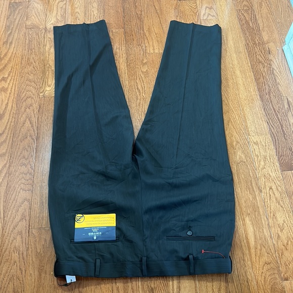 NWT MEN STAFFORD CLASSIC FIT FLAT FRONT DRESS PANTS IN DARK OLIVE IN SIZE 42x29 - Picture 8 of 10